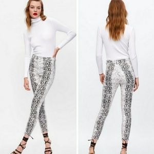 Zara Woman Snakeskin Print Gray and White Skinny Pants Raw Hem size 8